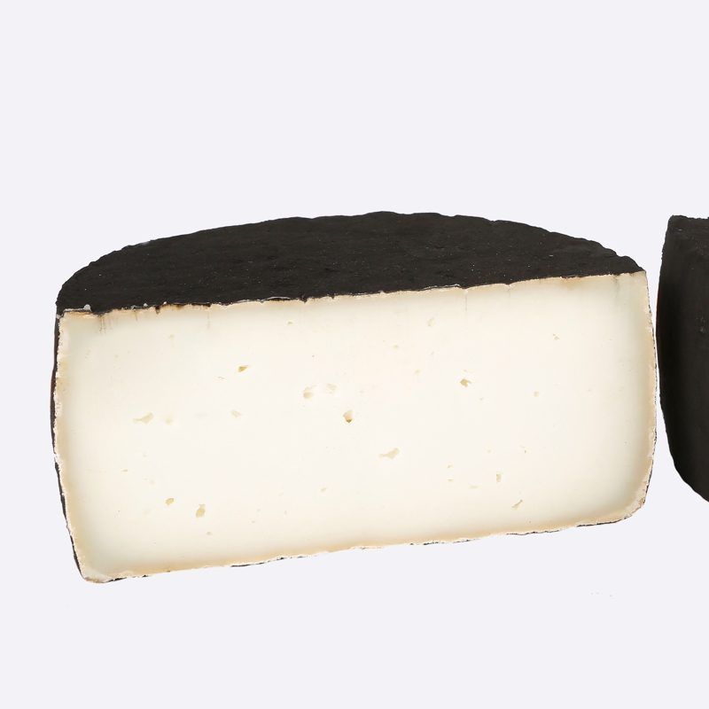 Queso de cabra curado con ceniza