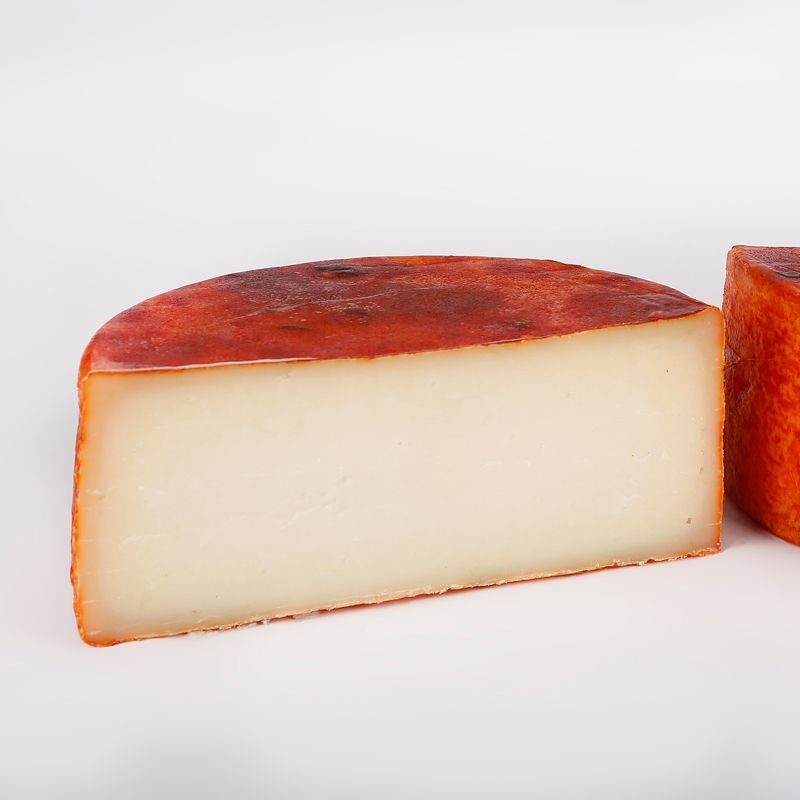 Queso de cabra semicurado con pimentón de la Vera